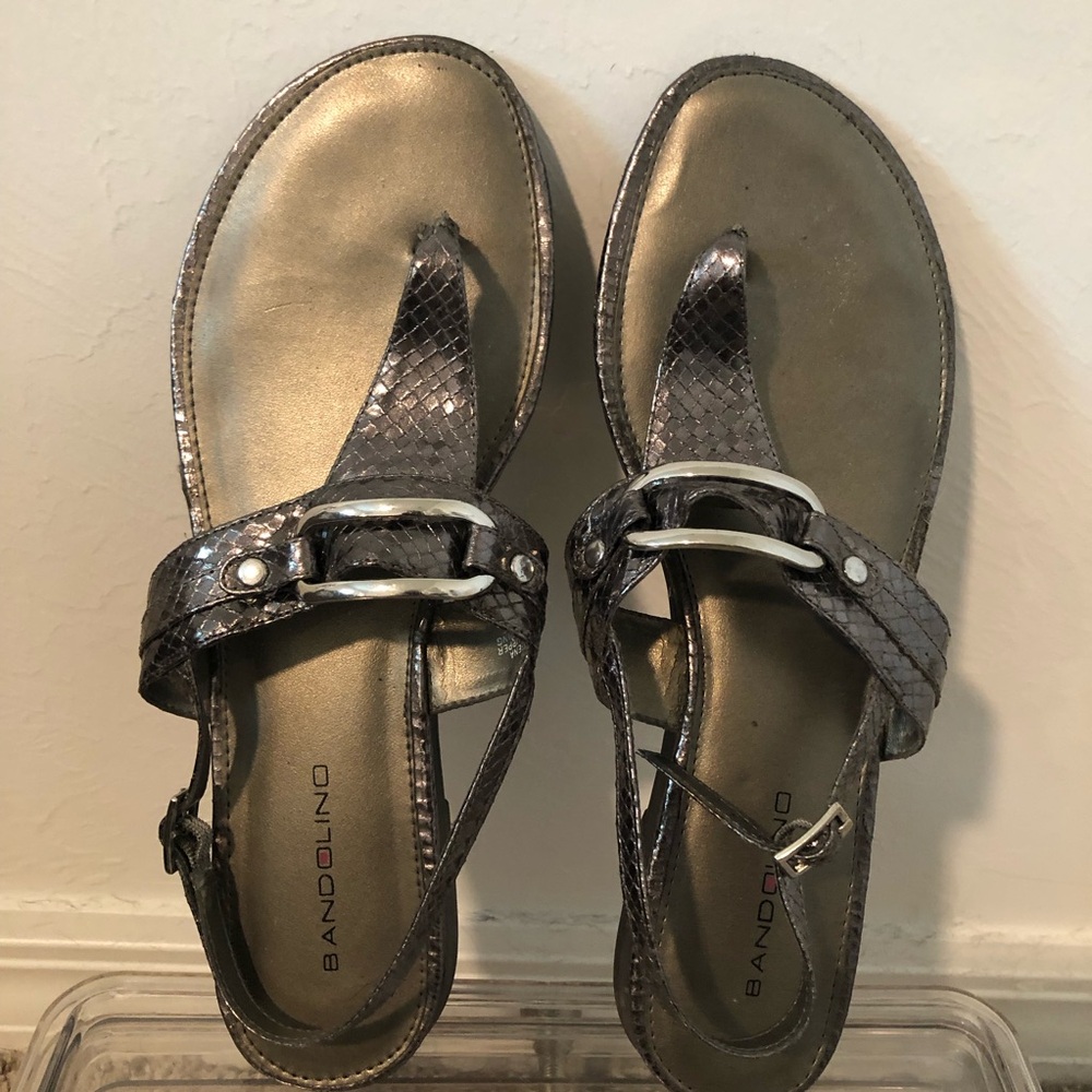 Bandolino Silver Sandals T-Strap Comfort